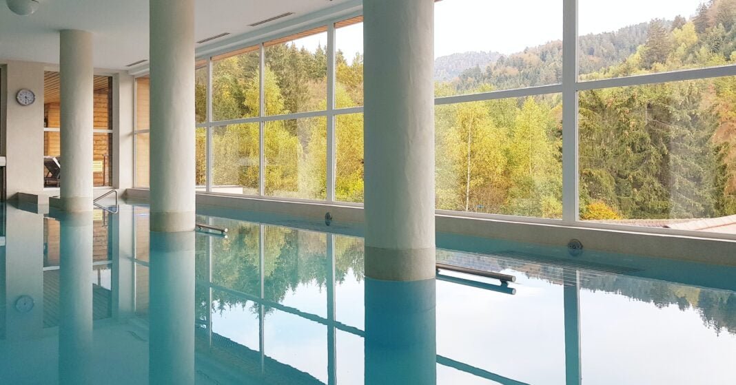 hotel-z-basenem-mazury