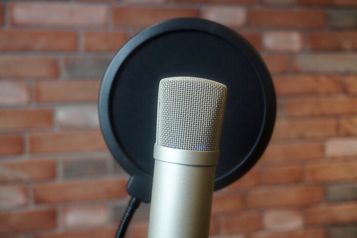 microphone-7774176_1280