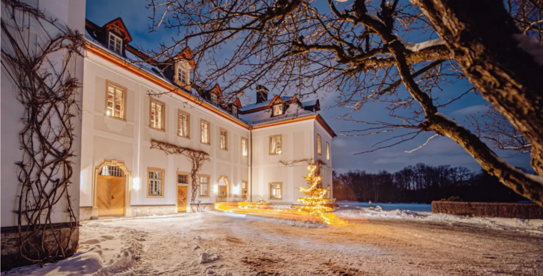 Pałac Pakoszów zima