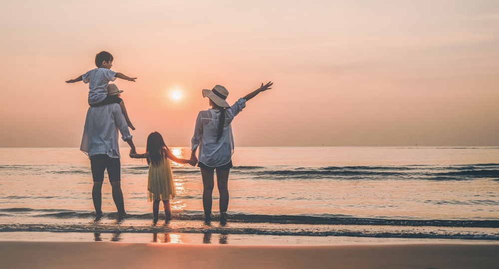 Happy,Asian,Family,That,Enjoys,Beach,Activities,During,The,Summer