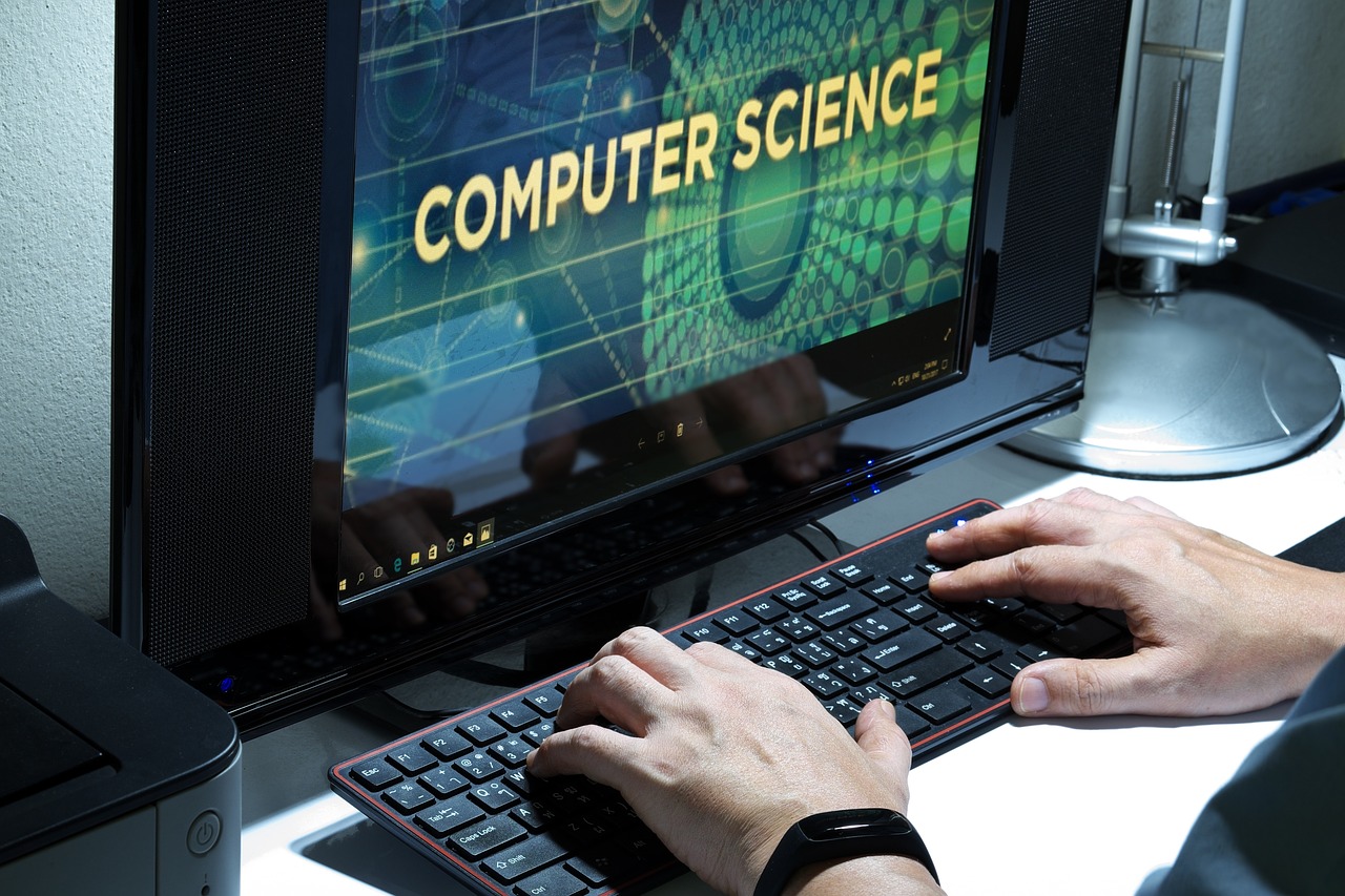 Game developer - zawód przyszłości w świecie gier komputerowych working-2874917_1280