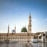 Meczet Proroka w Medynie ze swoją charakterystyczną zieloną kopułą, znaczącym zabytkiem islamu.