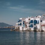 Saloniki: 4 Dni Pełne Przygód w Serce Macedonii Poznaj kultową nadmorską architekturę Mykonos w Grecji z tętniącymi życiem niebiesko-białymi domami położonymi nad Morzem Egejskim.