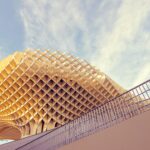 Zabytki z listy UNESCO w Hiszpanii. Uderzający widok na Metropol Parasol na Plaza de la Encarnación w Sewilli.