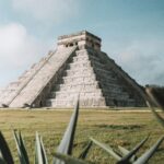 Quintana Roo: Nie tylko Cancun – mniej znane perełki wybrzeża Poznaj słynną piramidę El Castillo w Chichen Itza, niezwykły pomnik Majów w Meksyku.