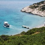 Makarska wczasy autokarem – komfortowy wypoczynek w Chorwacji Aerial photography shot of a boat approaching the small beach in Amorgos, Greece