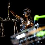 Kiedy prawnik pomaga w legalizacji pobytu? ka_re-justitia-4777072_1280