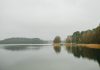 Kaszuby poza sezonem – jak zaplanować weekend nad jeziorem, gdy pogoda nie rozpieszcza?